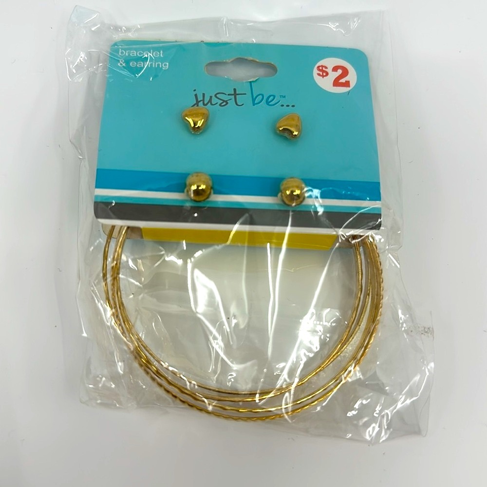 *FREE Earrings & Bracelets (10 sets of earrings & 8 bracelets) w/ bundle of $10 - Picture 3 of 4